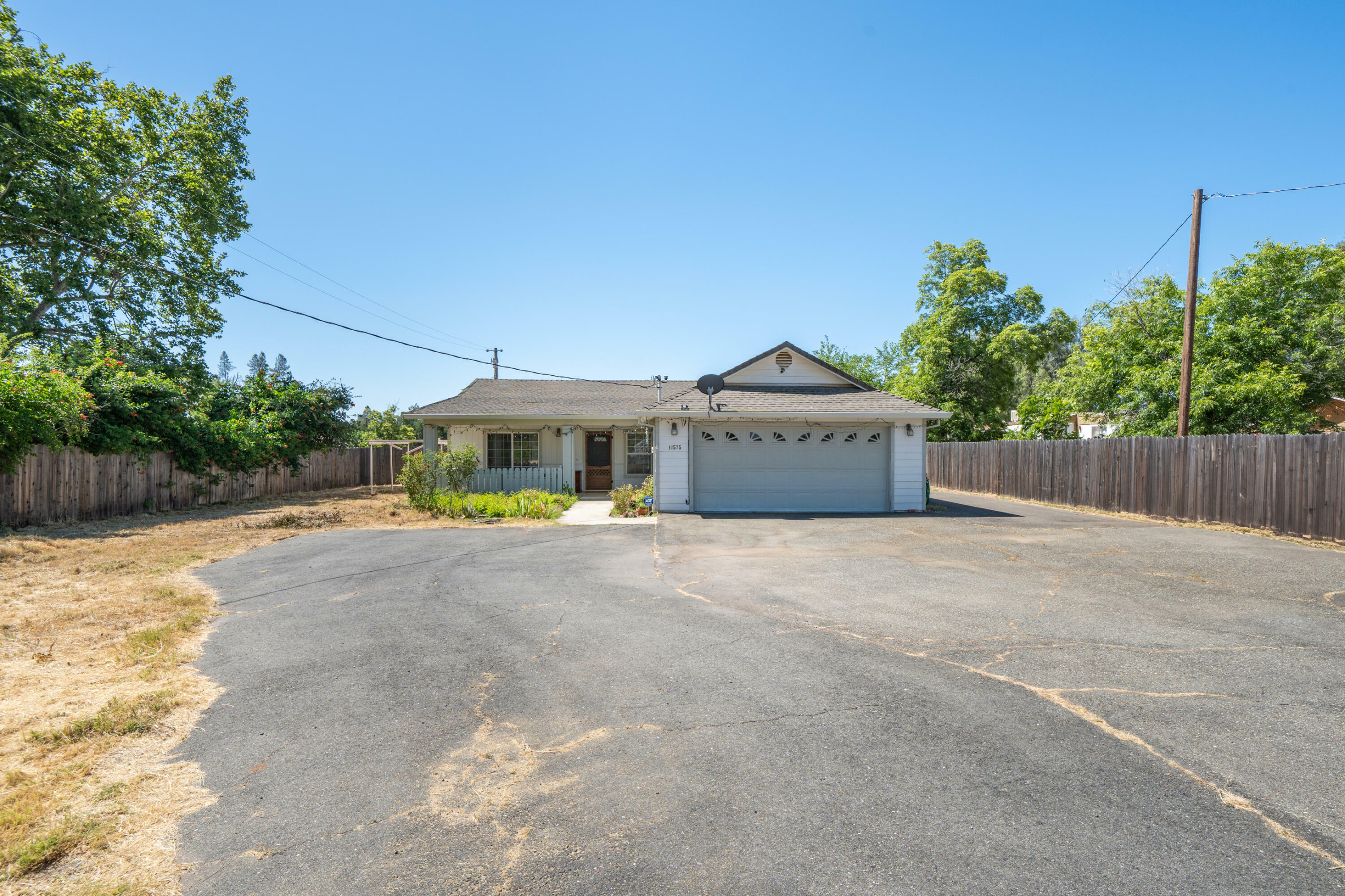 Property Photo: 16575 Hawthorne Avenue CA 96007