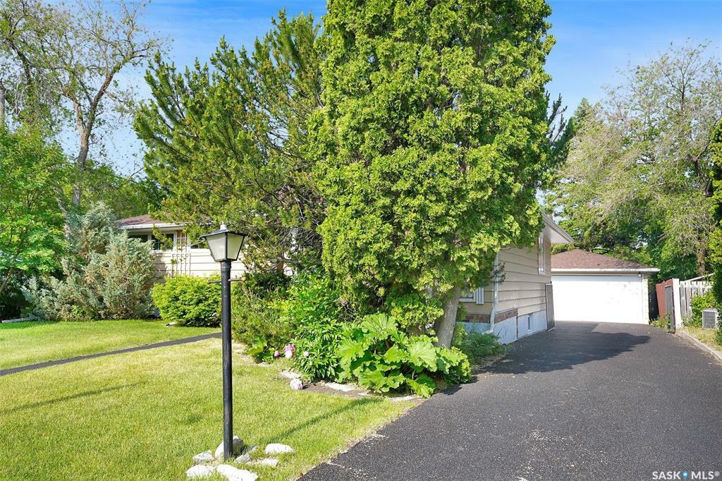 Property Photo: 20 Montgomery Road SK S4S 5C4