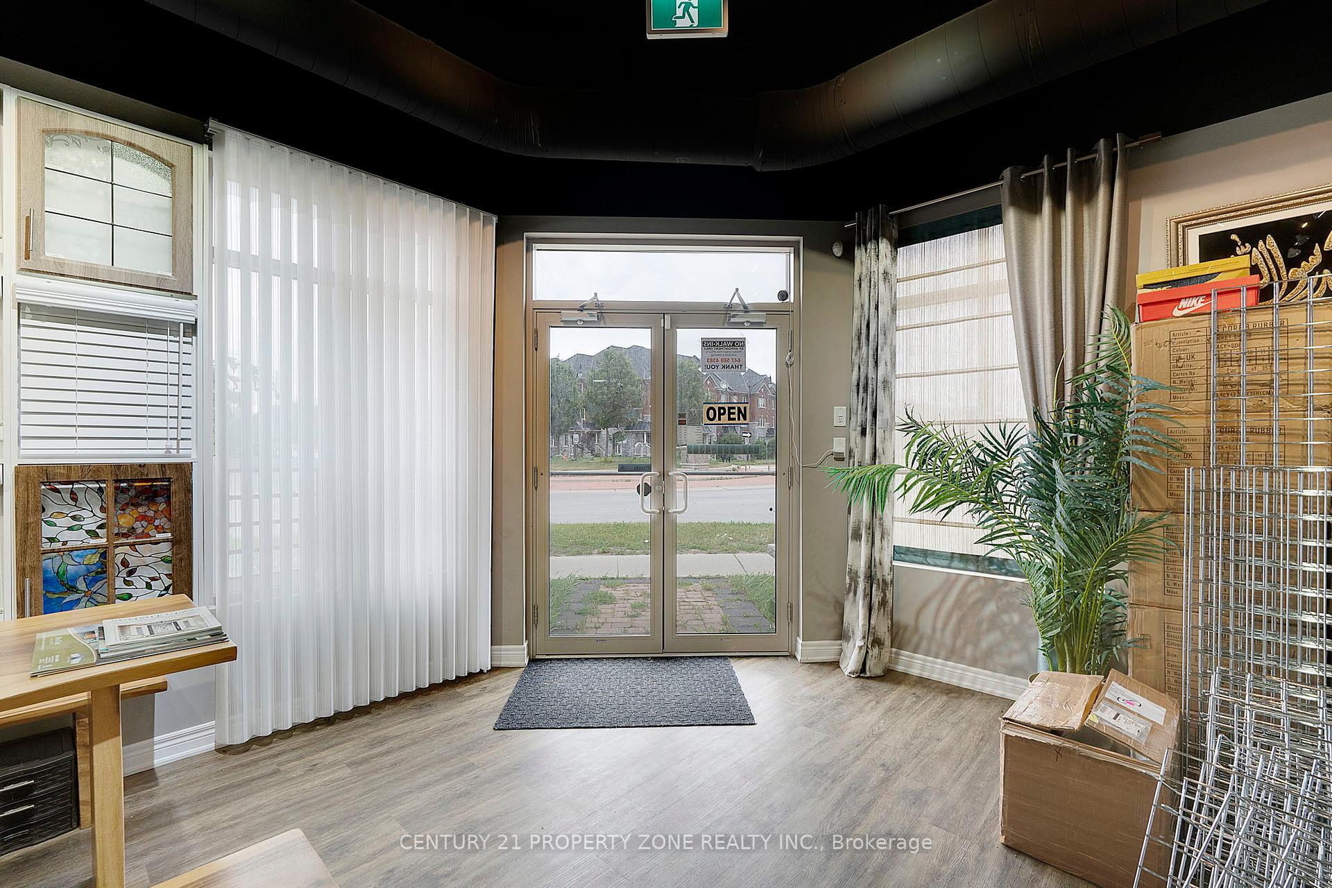 Photo de la propriété: 28 Wardenwood Drive ON L6R 3W4