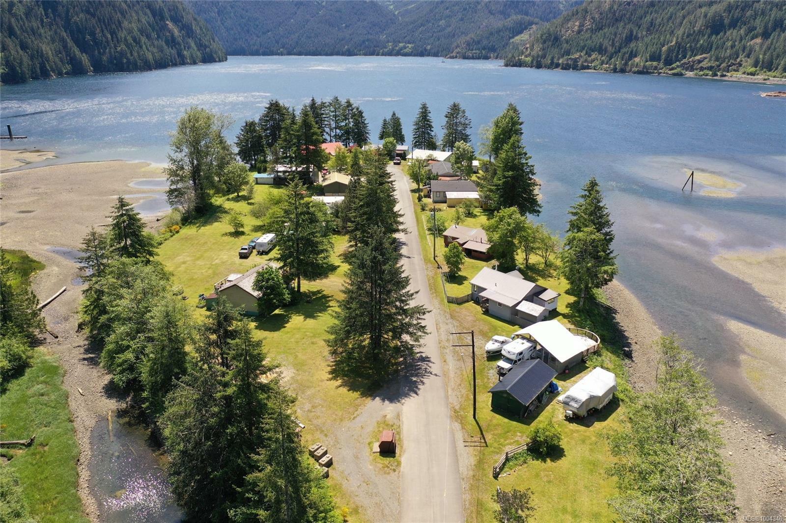 Property Photo: 315 Pandora Cres BC V0P 2A0