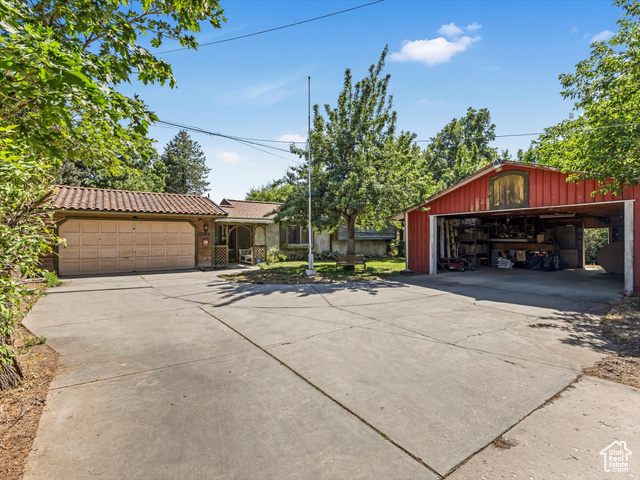 Property Photo: 2184 E Bendamere Cir UT 84109