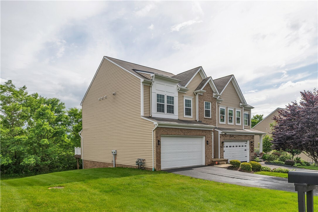 Property Photo: 2278 Flint Dr PA 15301