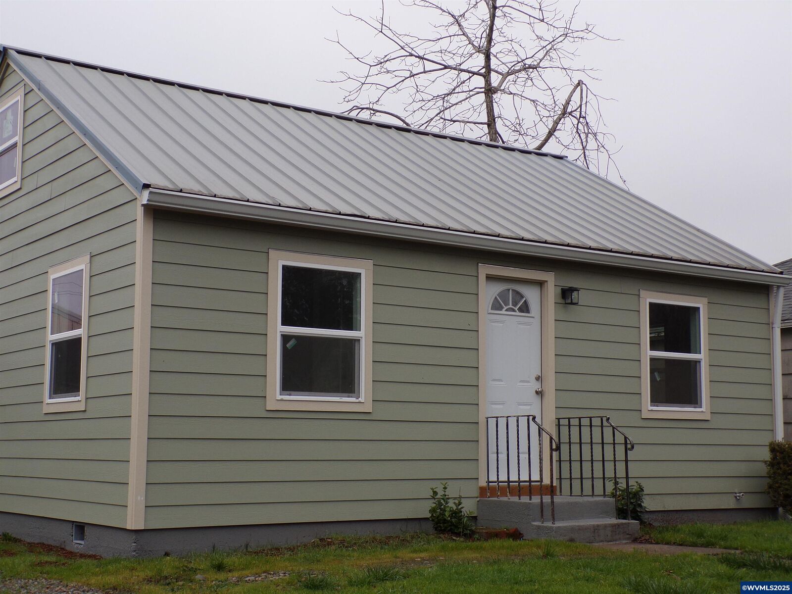 Property Photo: 1925 Liberty St NE OR 97301