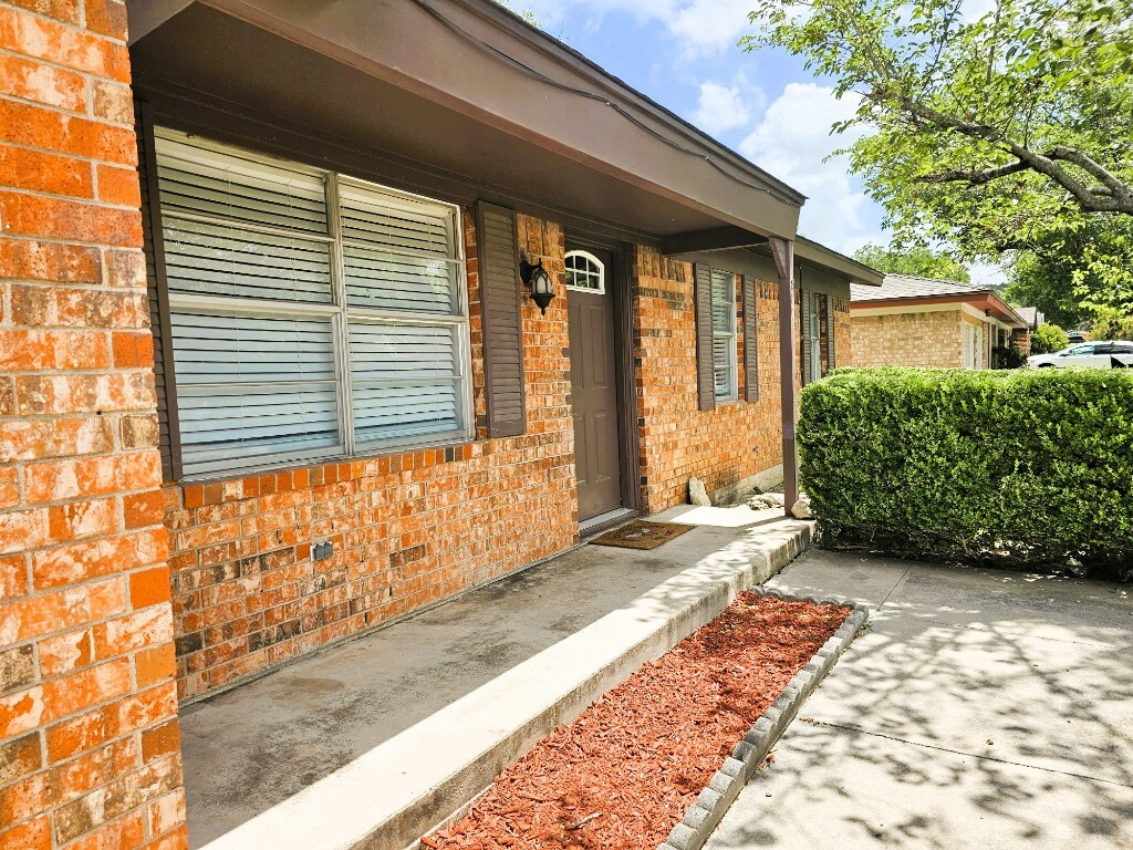 Property Photo: 917 Edwards Street S TX 76522