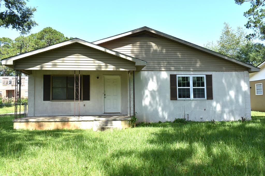 Property Photo: 1207 S Cleveland Street GA 31701