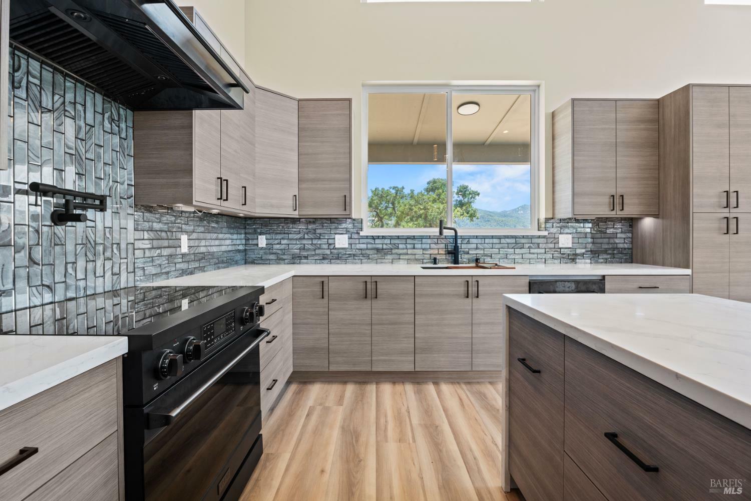 Property Photo: 868 Sanel Drive CA 95482