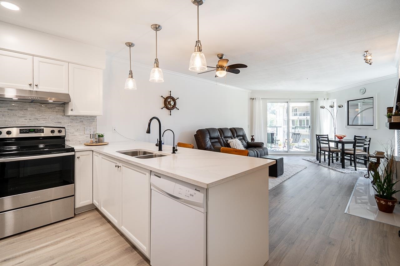Property Photo: 378 Esplanade Avenue 323 BC V0M 1A3
