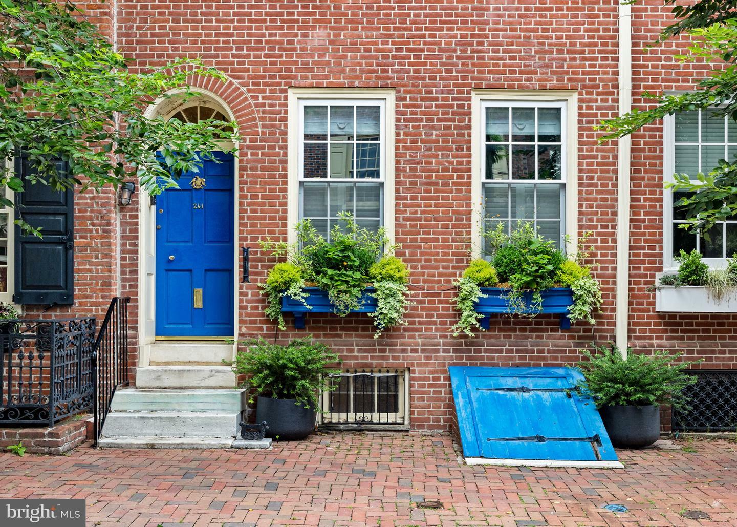 Property Photo: 241 Delancey Street PA 19106