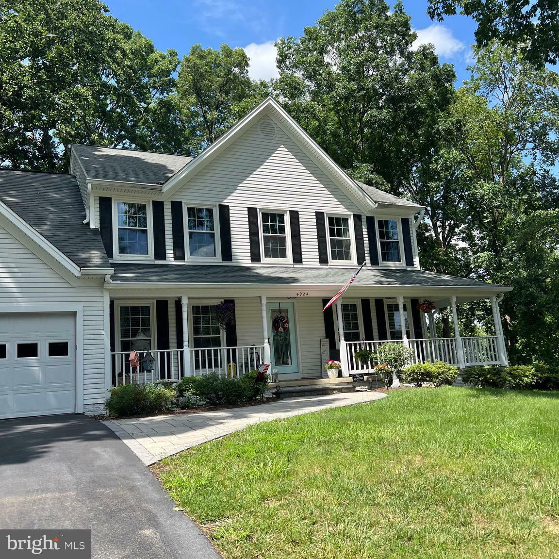 Property Photo: 4924 Queensbury Circle VA 22408