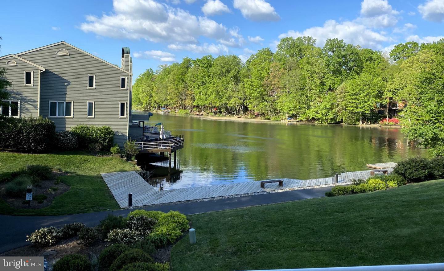 Property Photo: 1937 Lakeport Way VA 20191