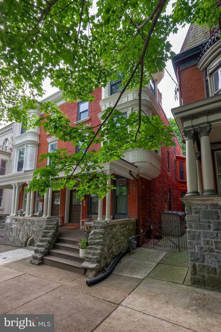 Property Photo:  662 W Chestnut Street  PA 17603 