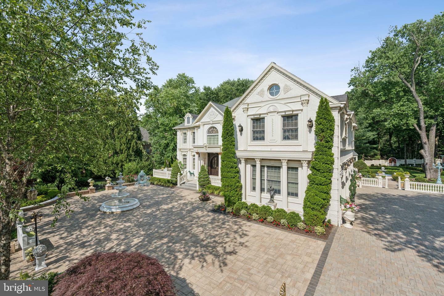Property Photo: 423 Seneca Road VA 22066