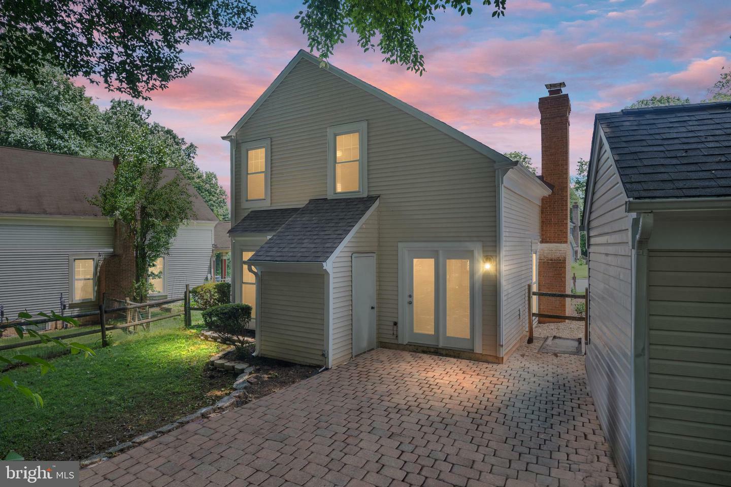 Property Photo: 15091 Holleyside Drive VA 22025