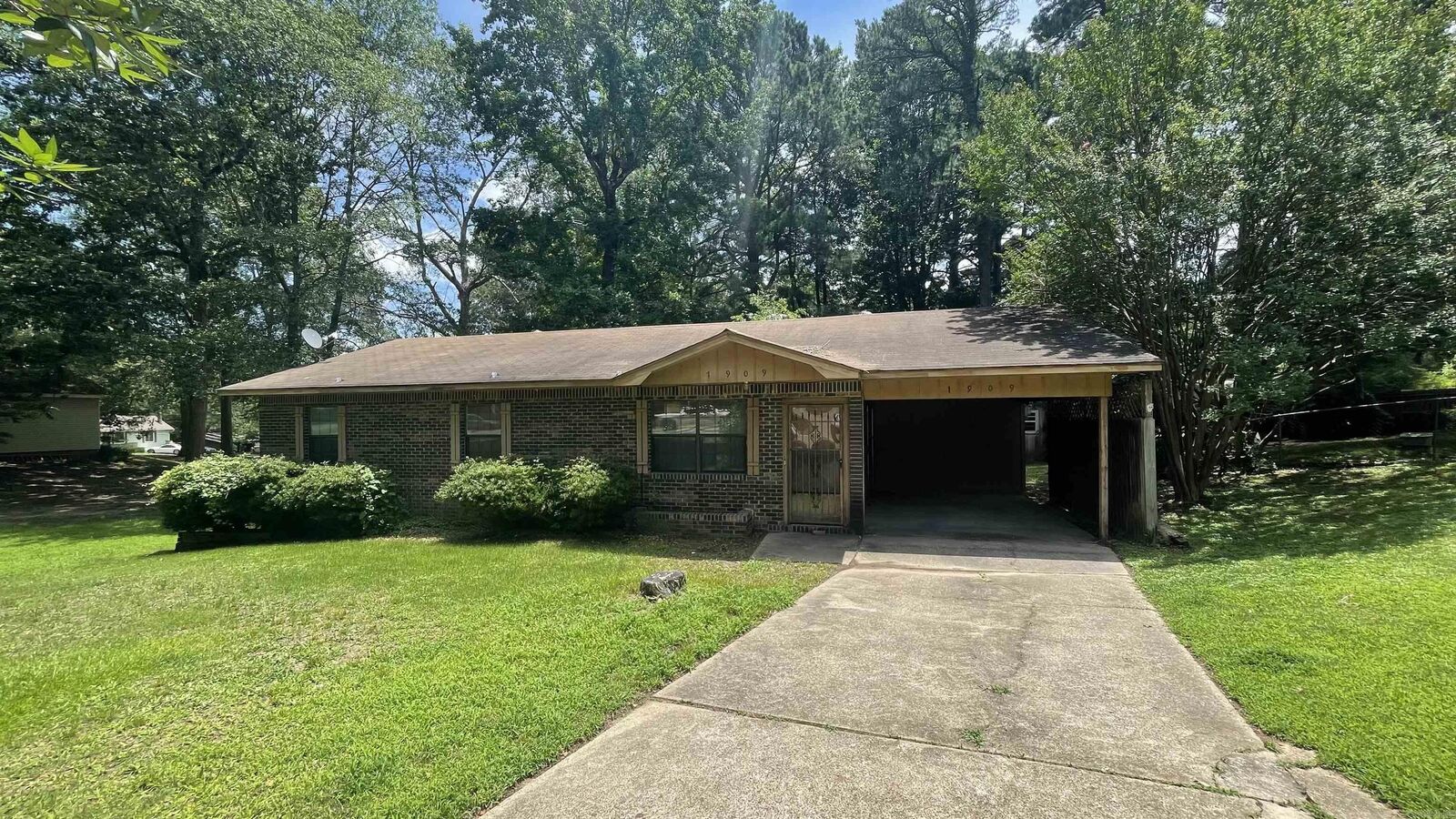 Property Photo: 1909 Fernwood Cove AR 72015-2732