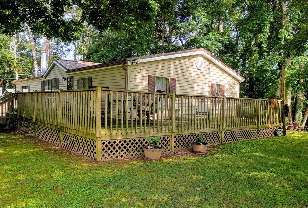 Property Photo: 262 Bahamas Drive GA 30705