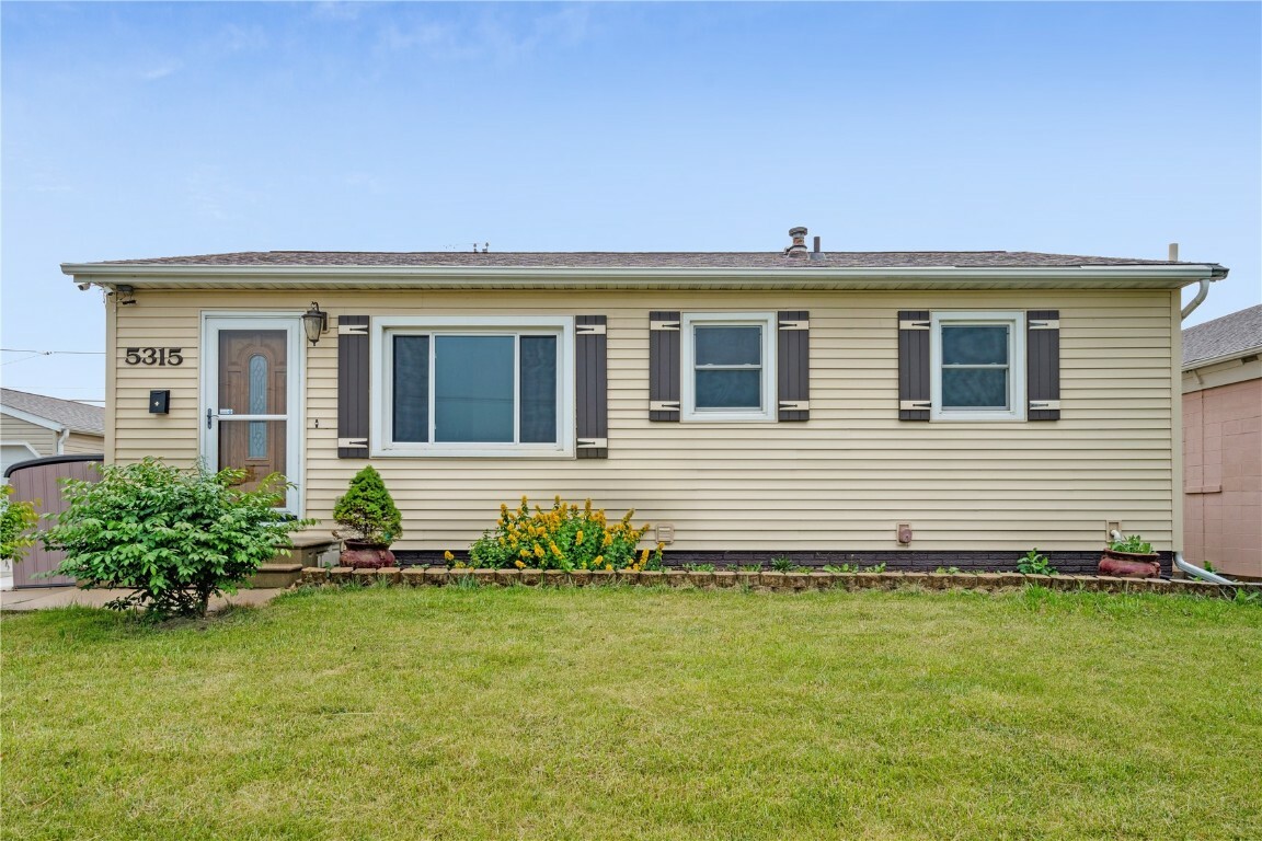 5315 E Avenue NW  Cedar Rapids IA 52405 photo