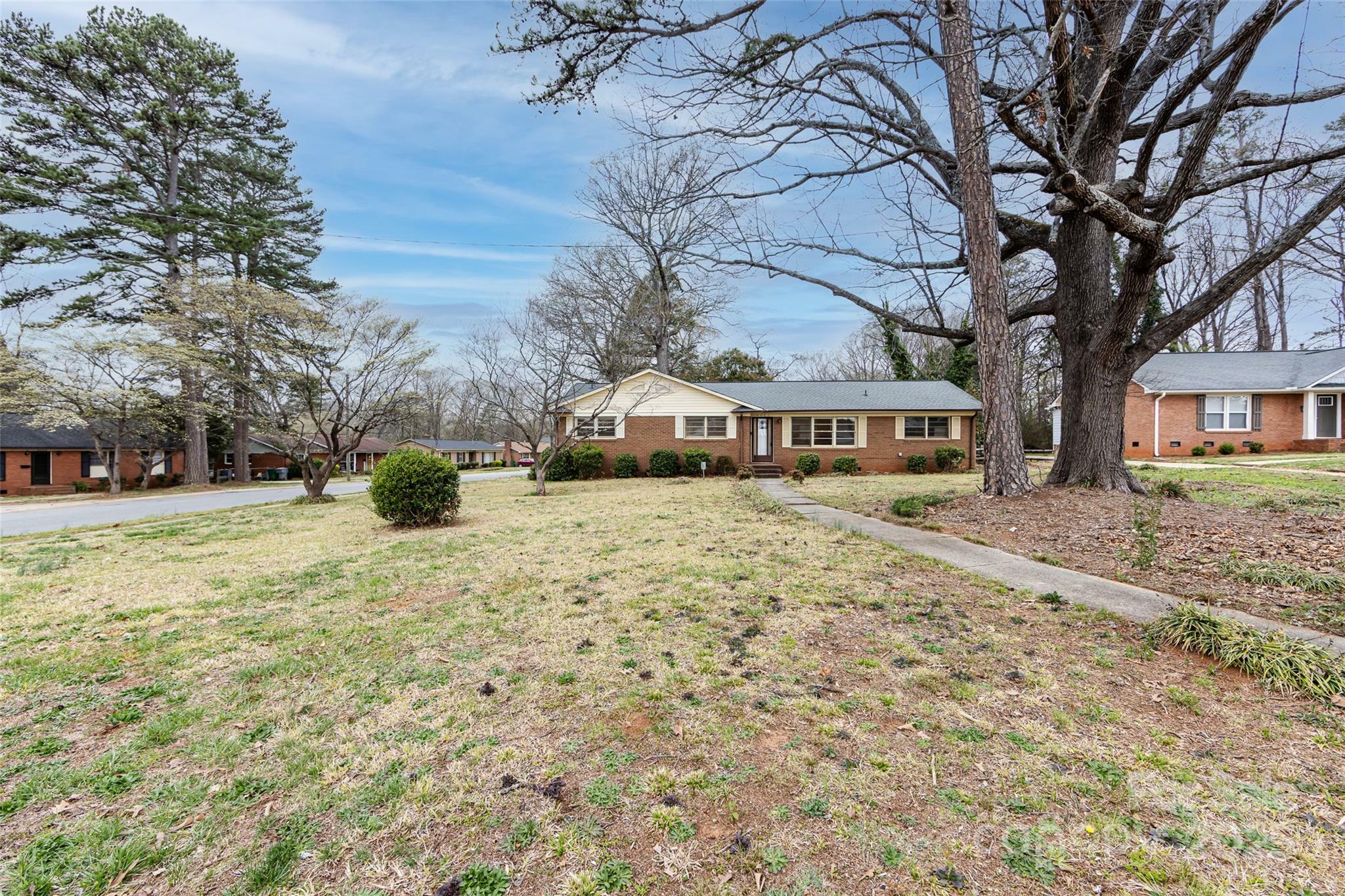 Property Photo: 4601 Mendham Drive NC 28215
