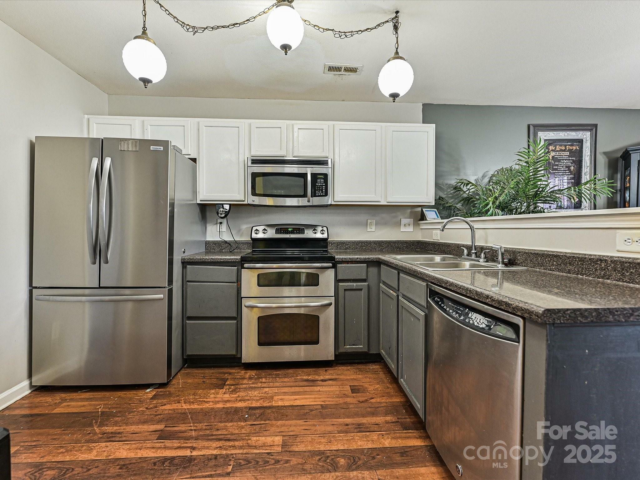 Property Photo: 7024 Sunman Road NC 28216