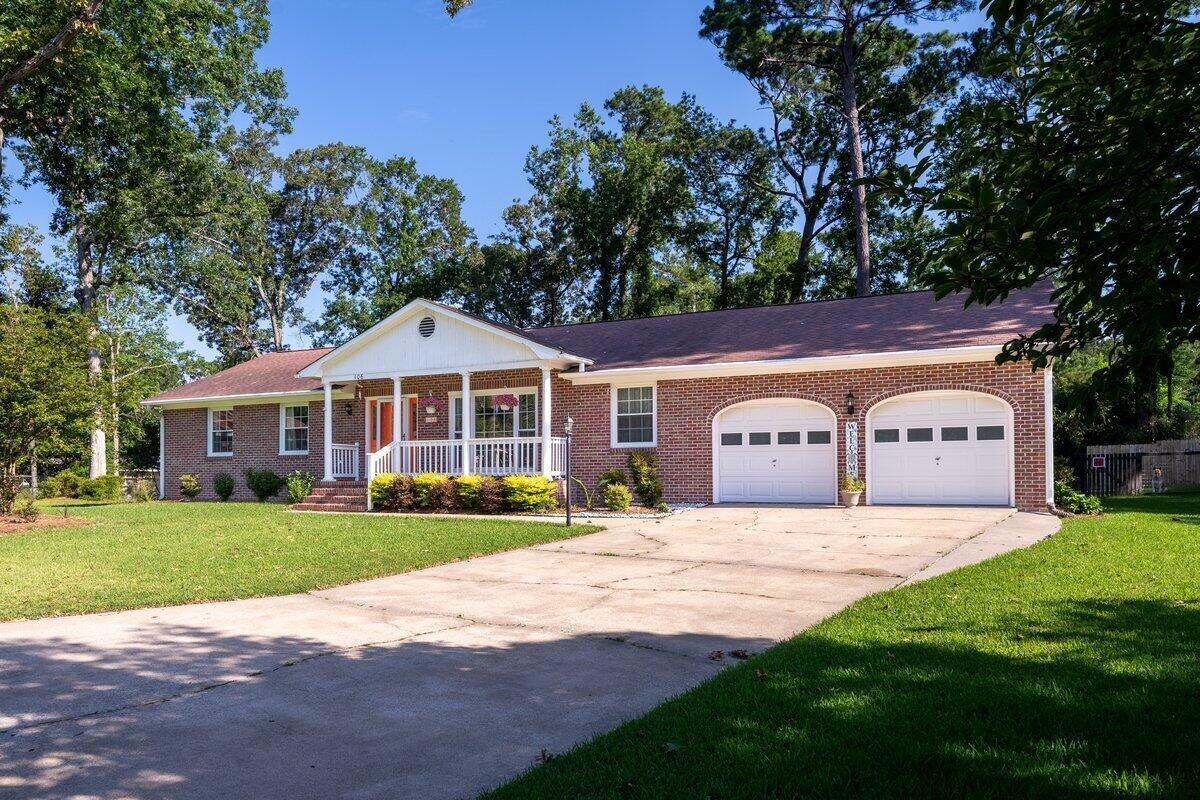 Property Photo: 106 Labrador Court SC 29485