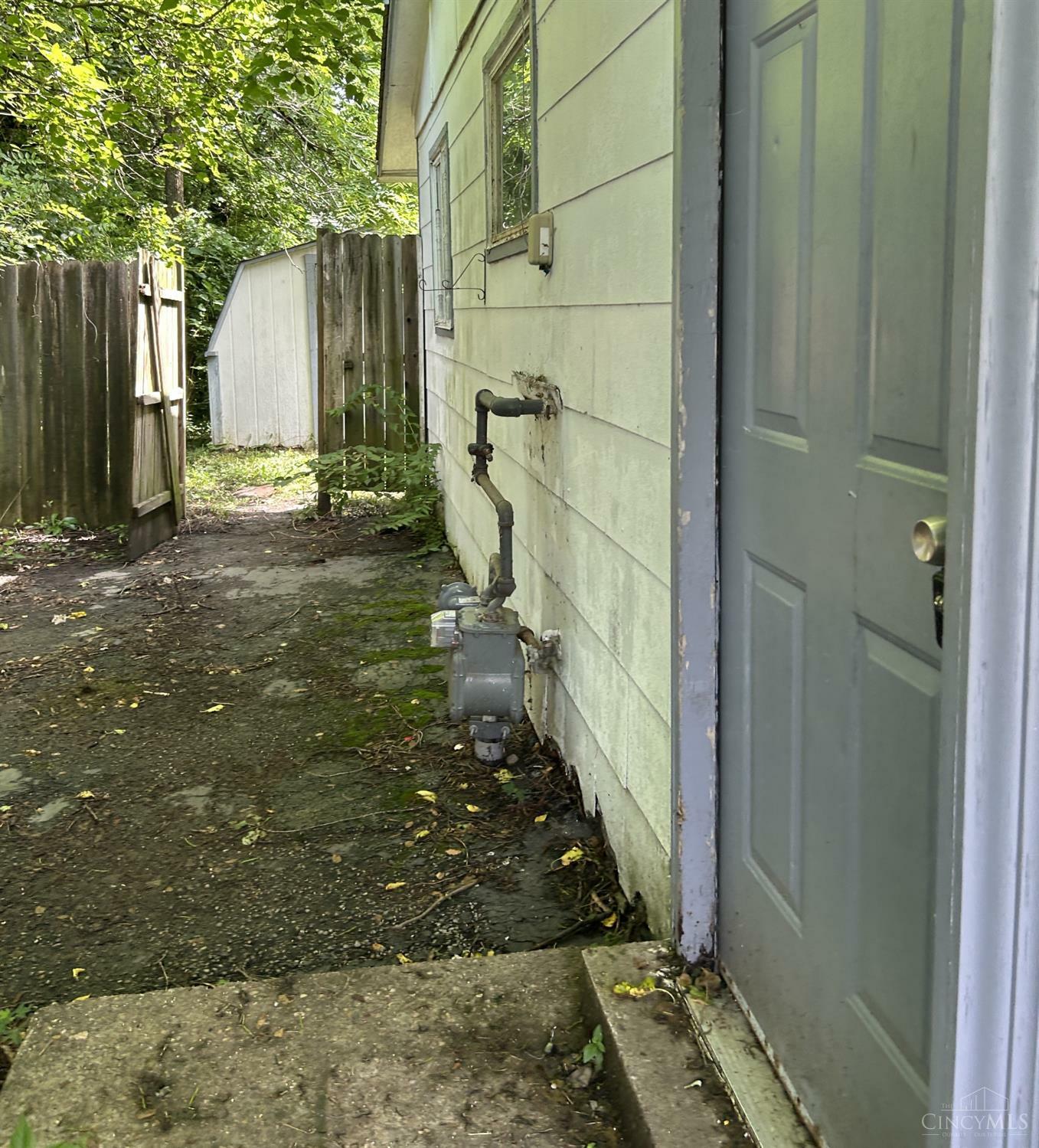 Property Photo:  2528 Mariposa Drive  OH 45231 