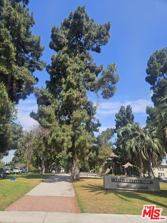 Property Photo: 854 1/2 S Plymouth Blvd CA 90005