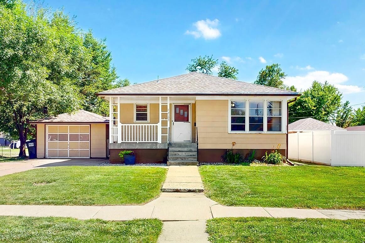 Property Photo: 2109 7th Street NE 68601
