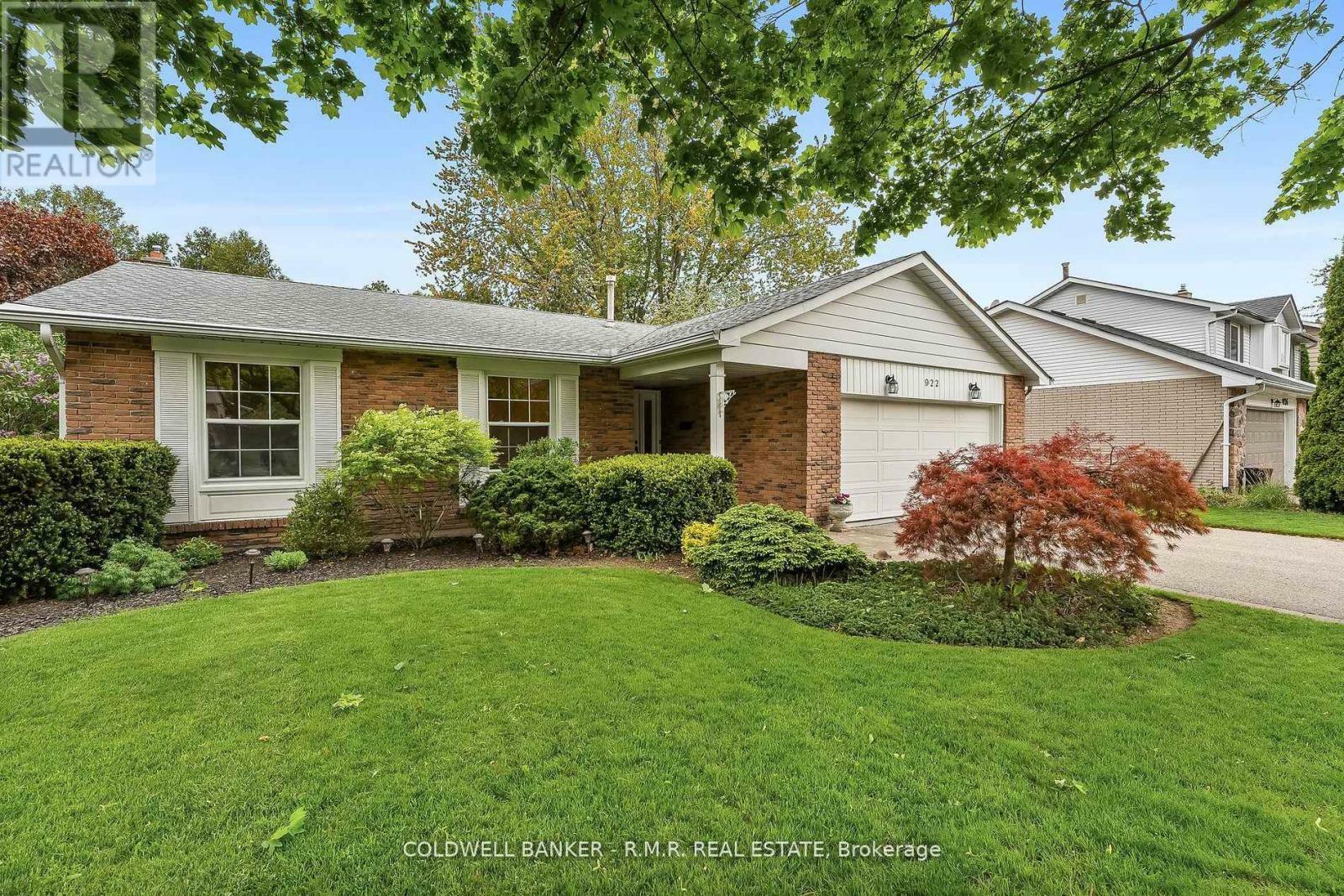 Property Photo:  922 Wyldewood Drive  ON L1G 4G1 