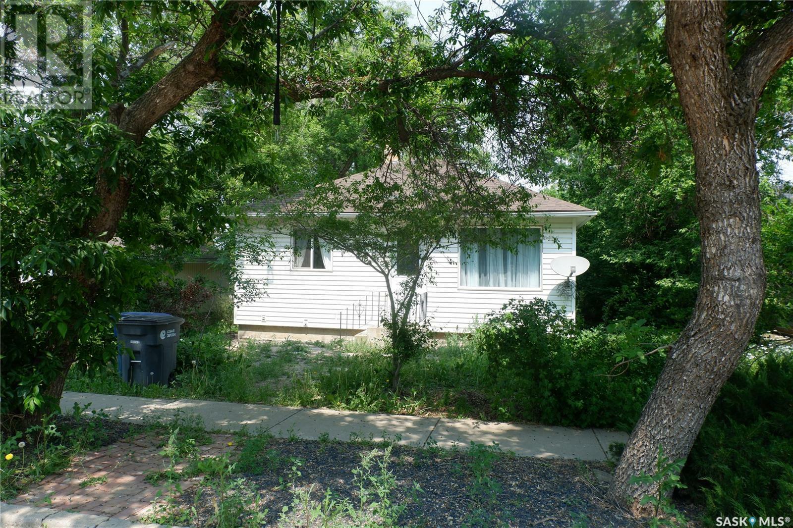 Property Photo: 318 4th Avenue W SK S0H 0B0