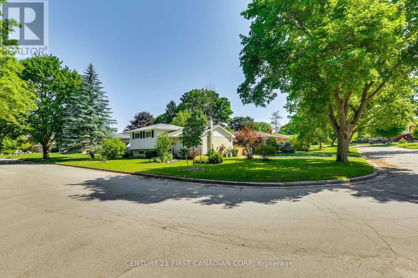Property Photo: 46 Pawnee Crescent ON N5V 2T3