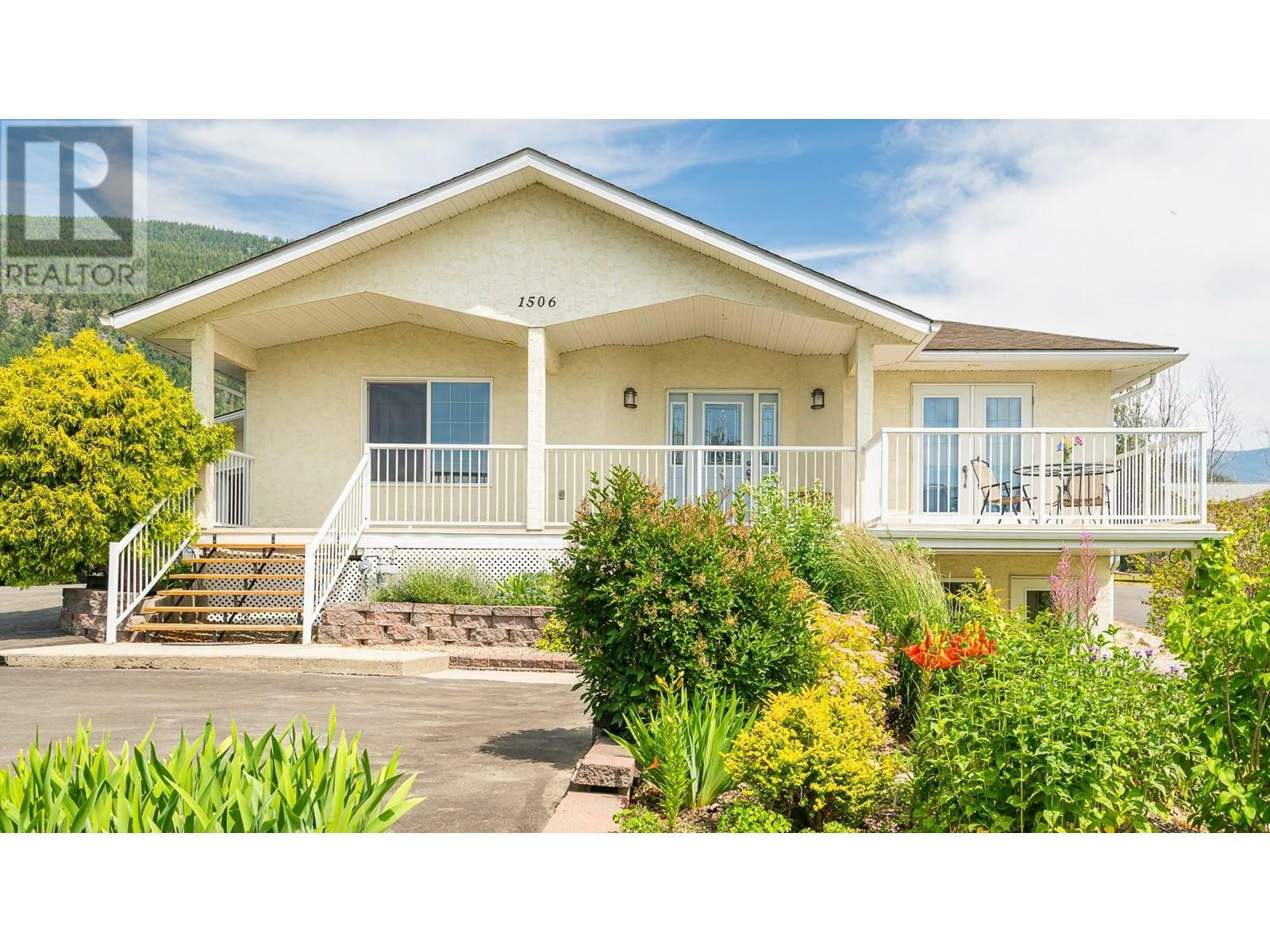 Property Photo: 1506 1st NW Avenue BC V0B 1G6