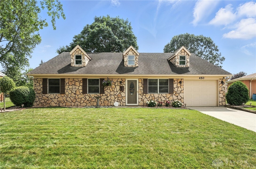 Property Photo: 450 Overfield Place OH 45373