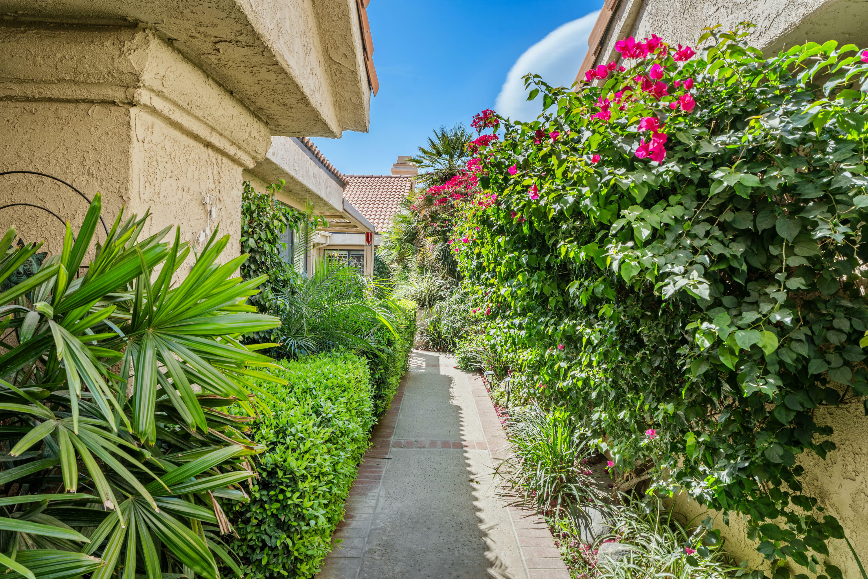 Property Photo: 9 Acapulco Drive CA 92260