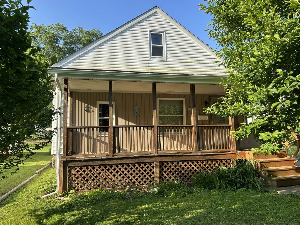 Property Photo:  315 Bank Street  PA 16354 