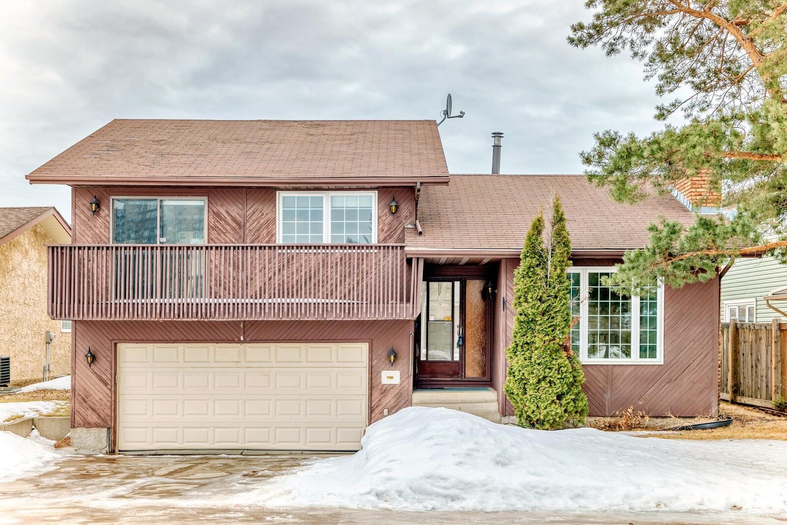 Photo de la propriété:  2509 106A Street NW  AB T6J 4S1 