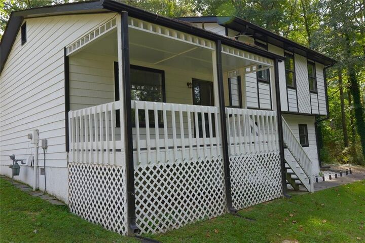 Property Photo:  1637 Deer Run Road  GA 30043 