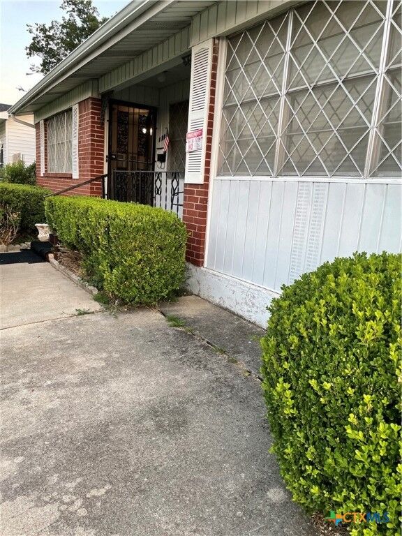 Property Photo: 3202 Longview Drive TX 76543