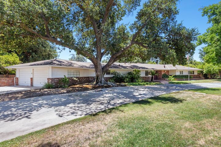 Property Photo:  1216 E Pico Avenue  CA 93704