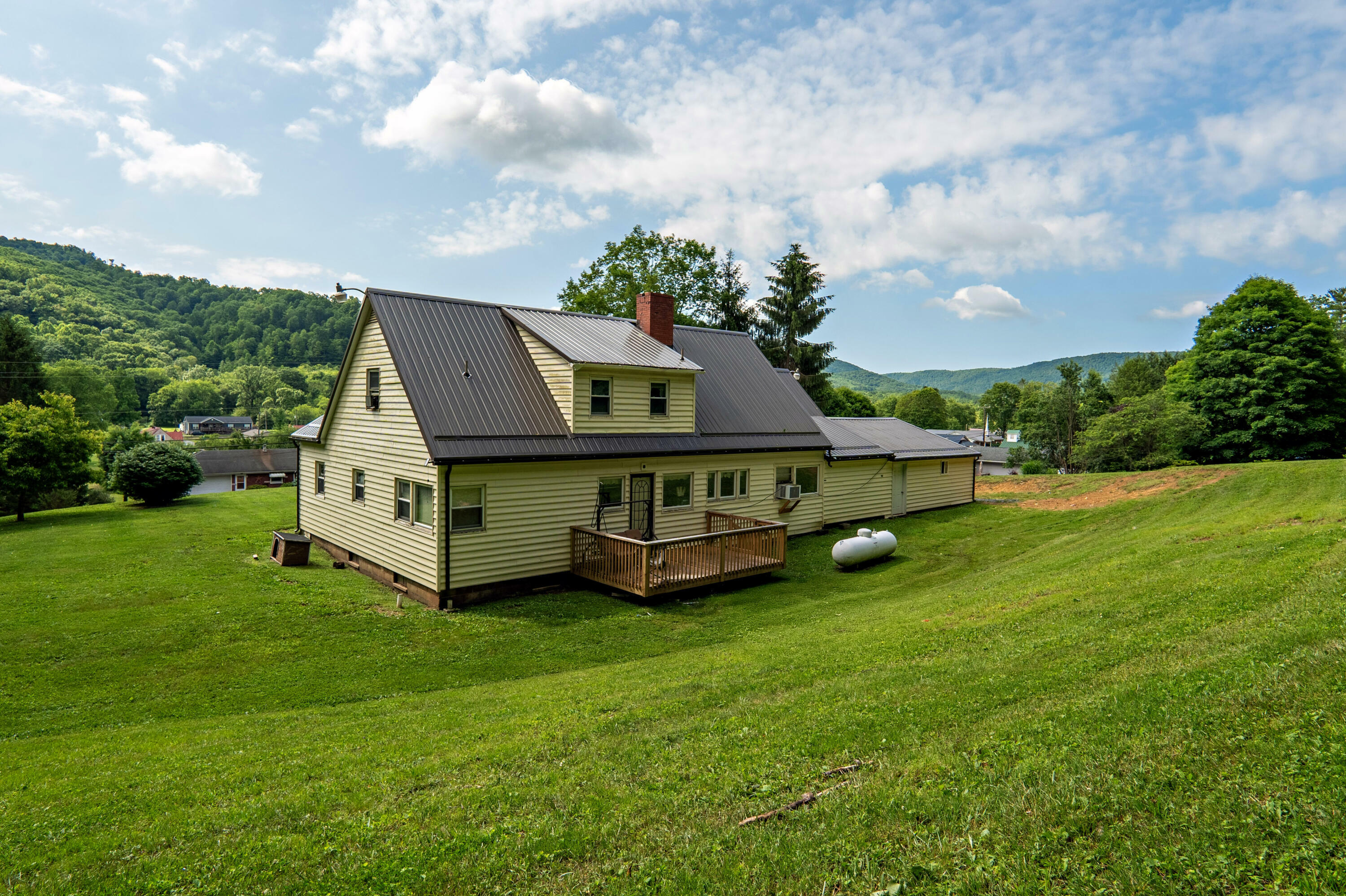Property Photo: 1562 S Sewell St WV 25962