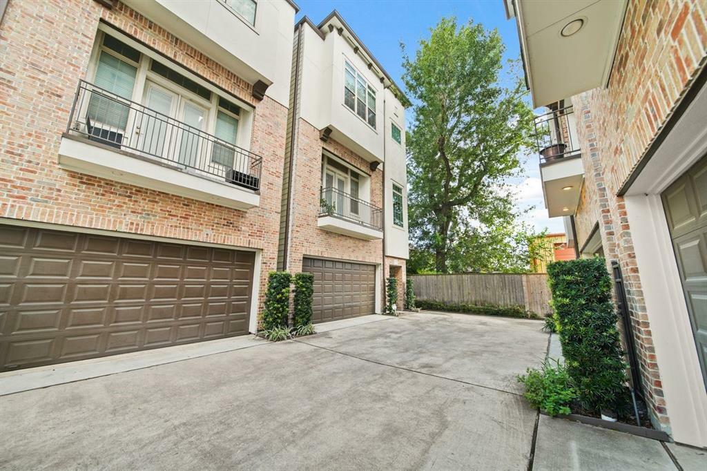 Property Photo: 1034 W 26th Street D TX 77008