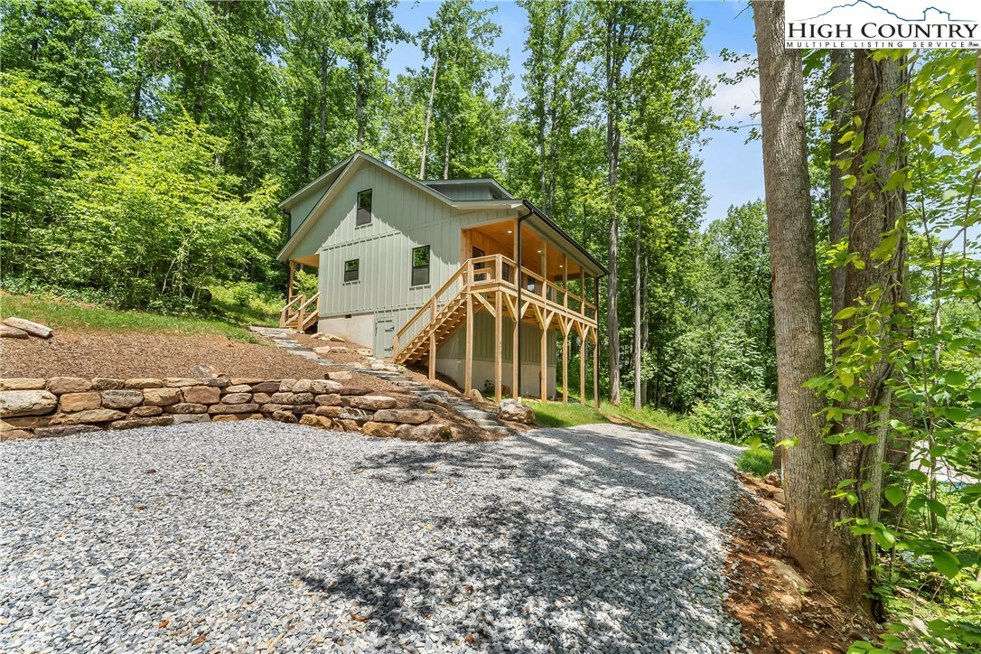 Property Photo: 511 N Blue Ridge Drive NC 28752