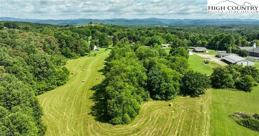 Property Photo:  820 Suncrest Orchard Road  NC 28659 