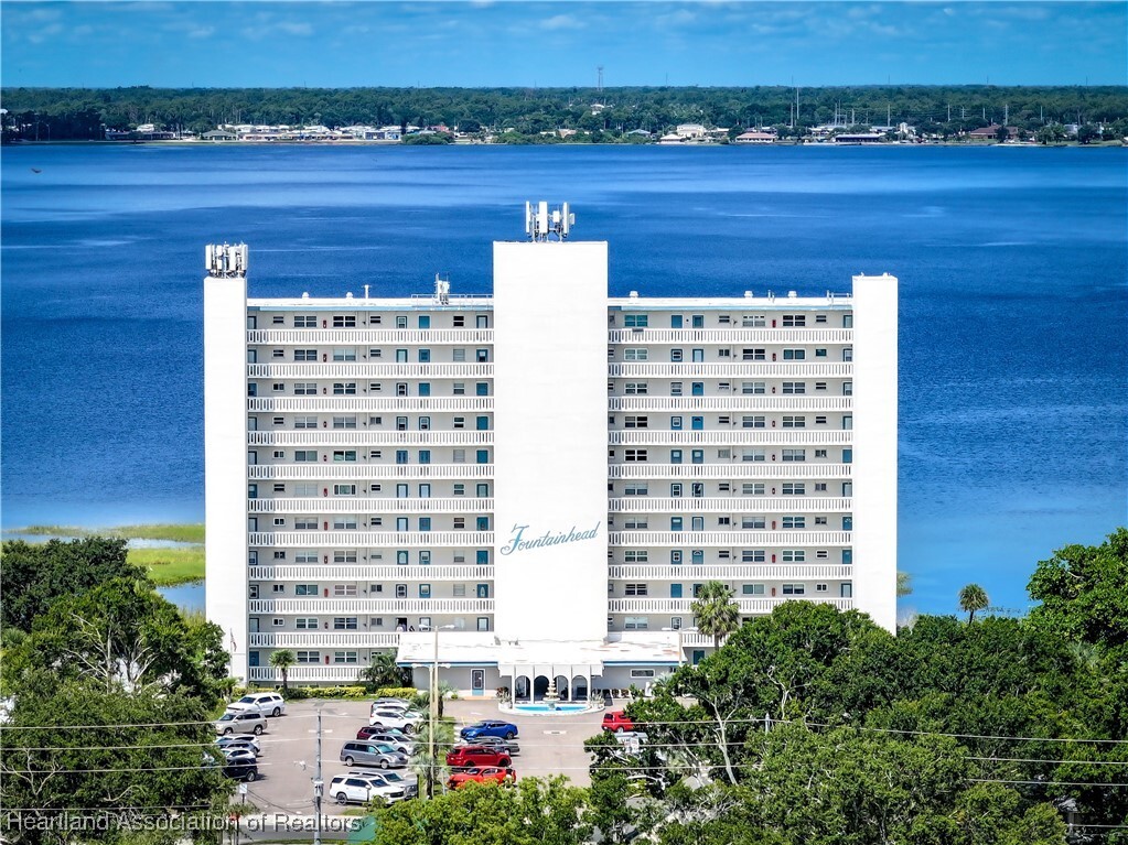 Property Photo:  2131 Lakeview Drive 508  FL 33870 