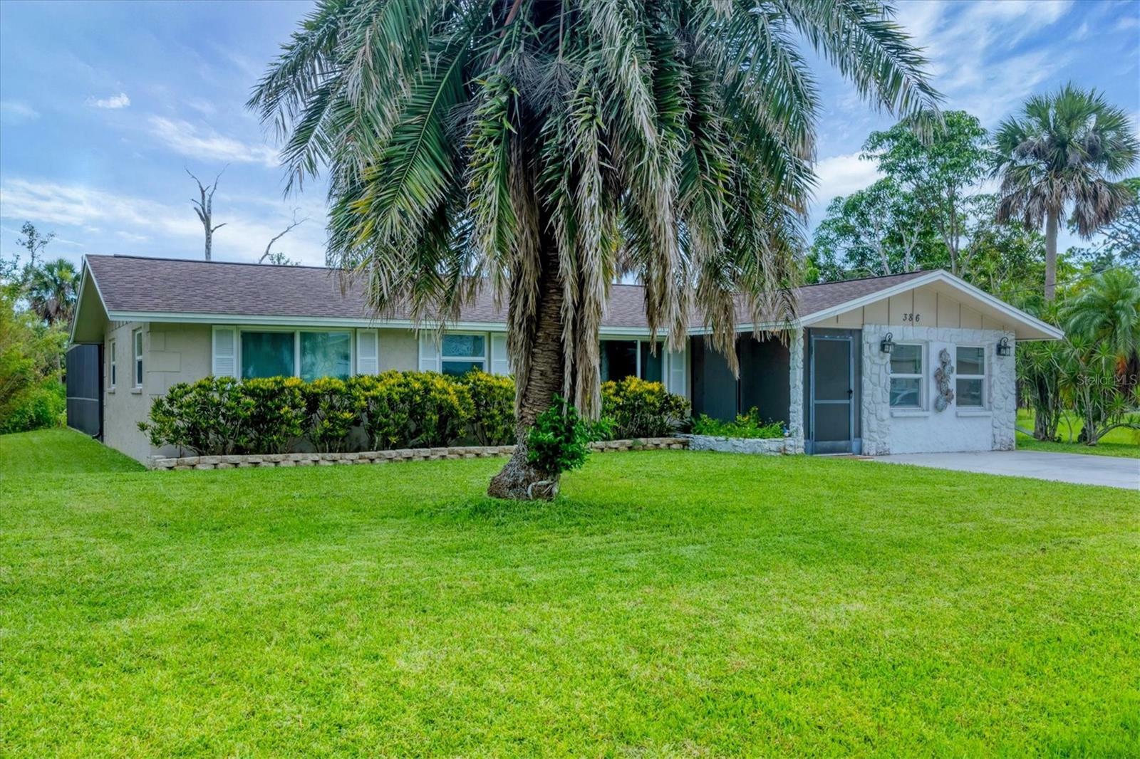 Property Photo: 386 Nightingale Road FL 34293