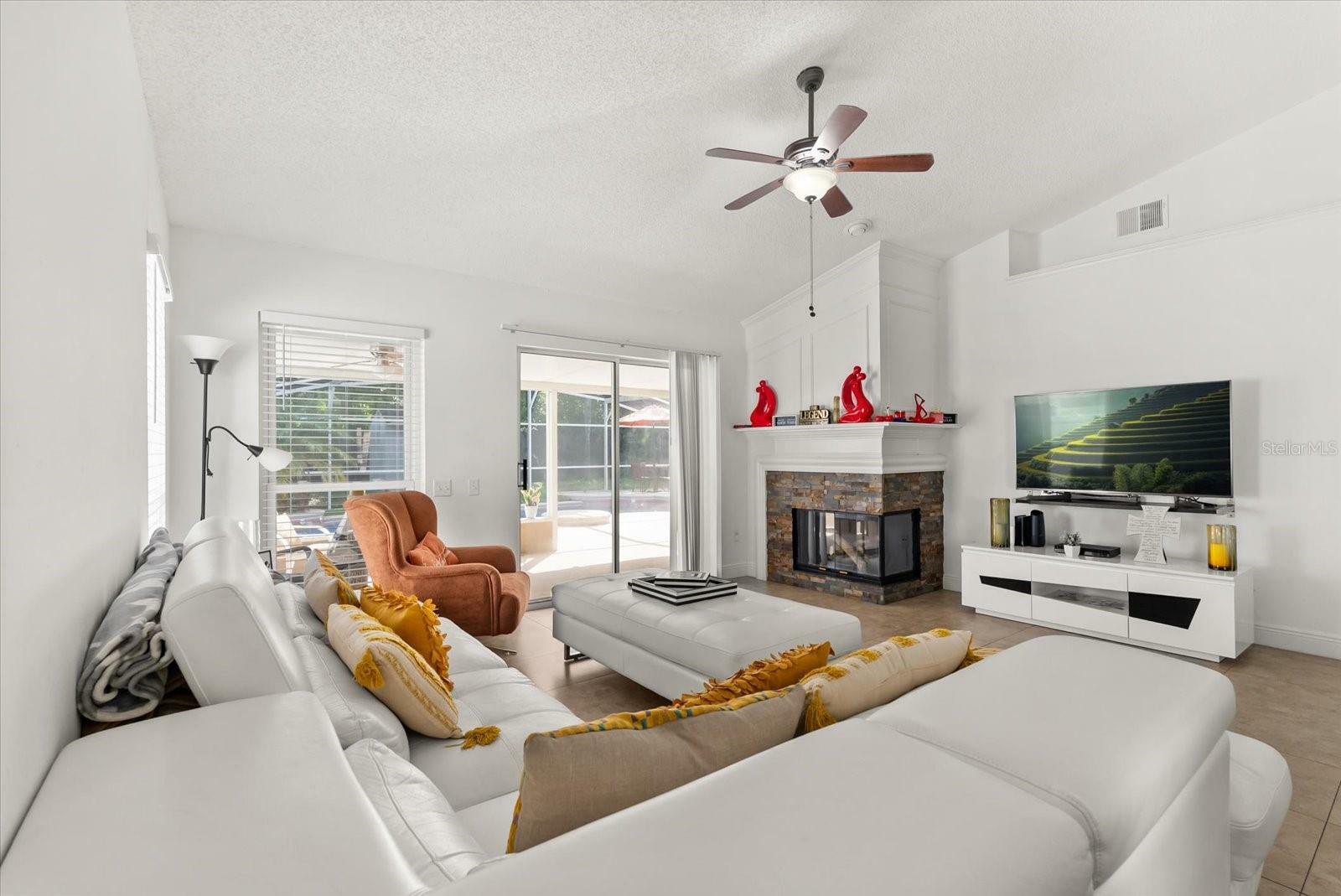 Property Photo: 8852 Fort Jefferson Boulevard FL 32822