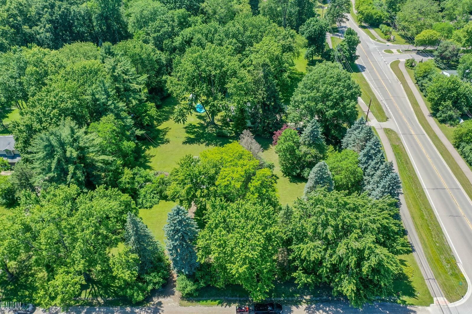 Property Photo: 1755 W Avon Road MI 48309