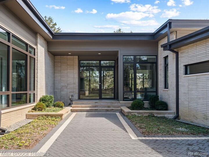 Property Photo: 4890 Charing Cross Road MI 48304 3675