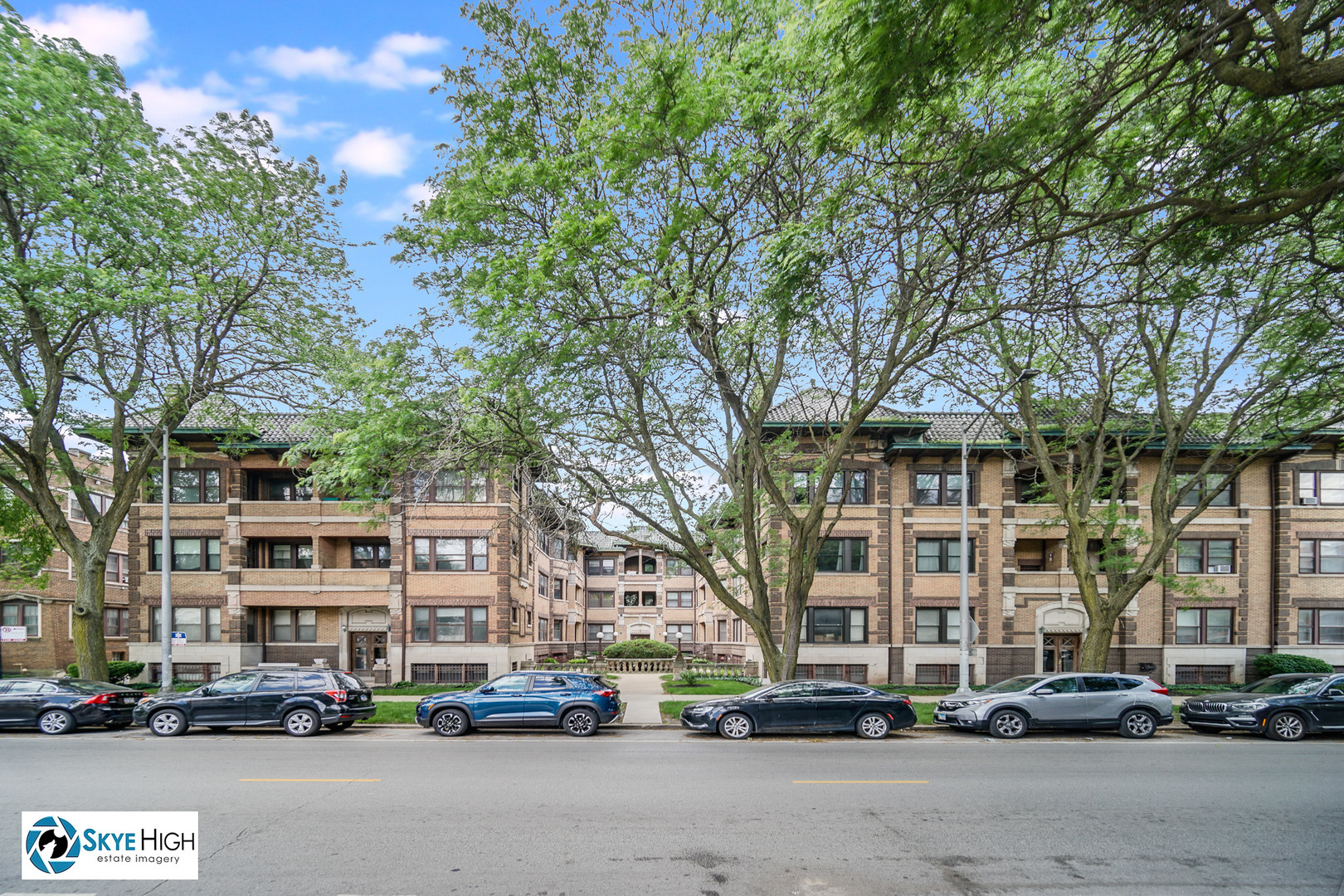 Property Photo: 945 E Hyde Park Boulevard 2 IL 60615