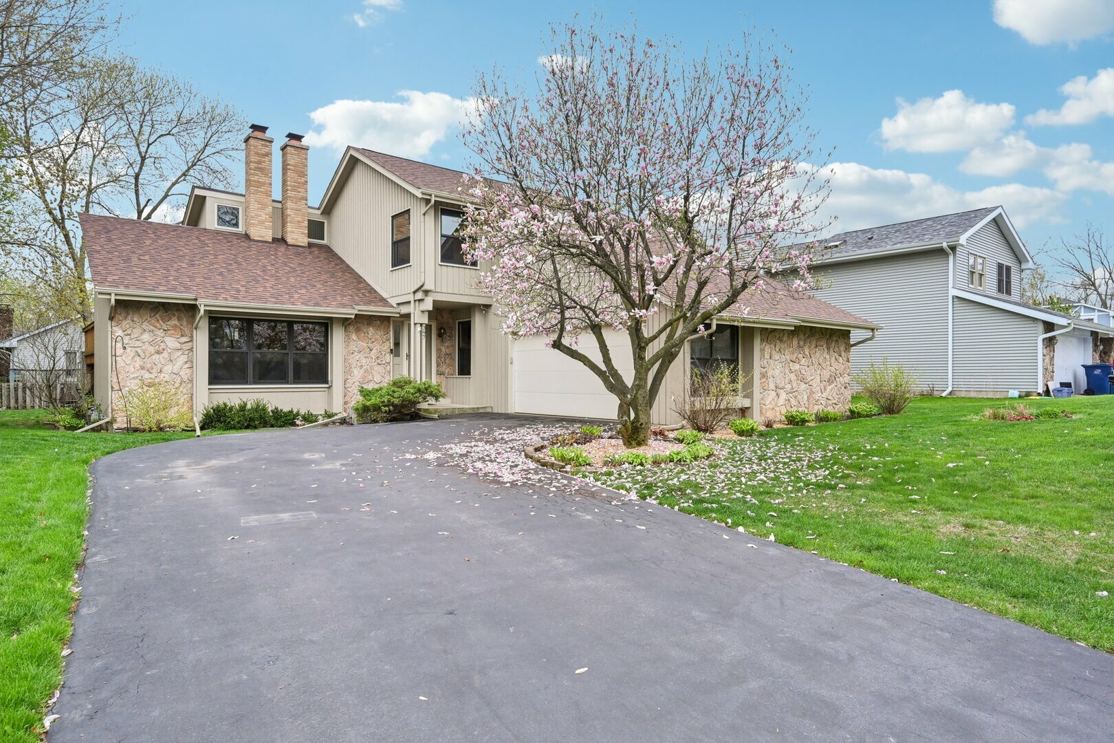 Property Photo: 397 Briarwood Court IL 60031
