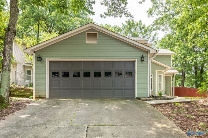 Property Photo:  500 Carrsbrook Road SE  AL 35803 