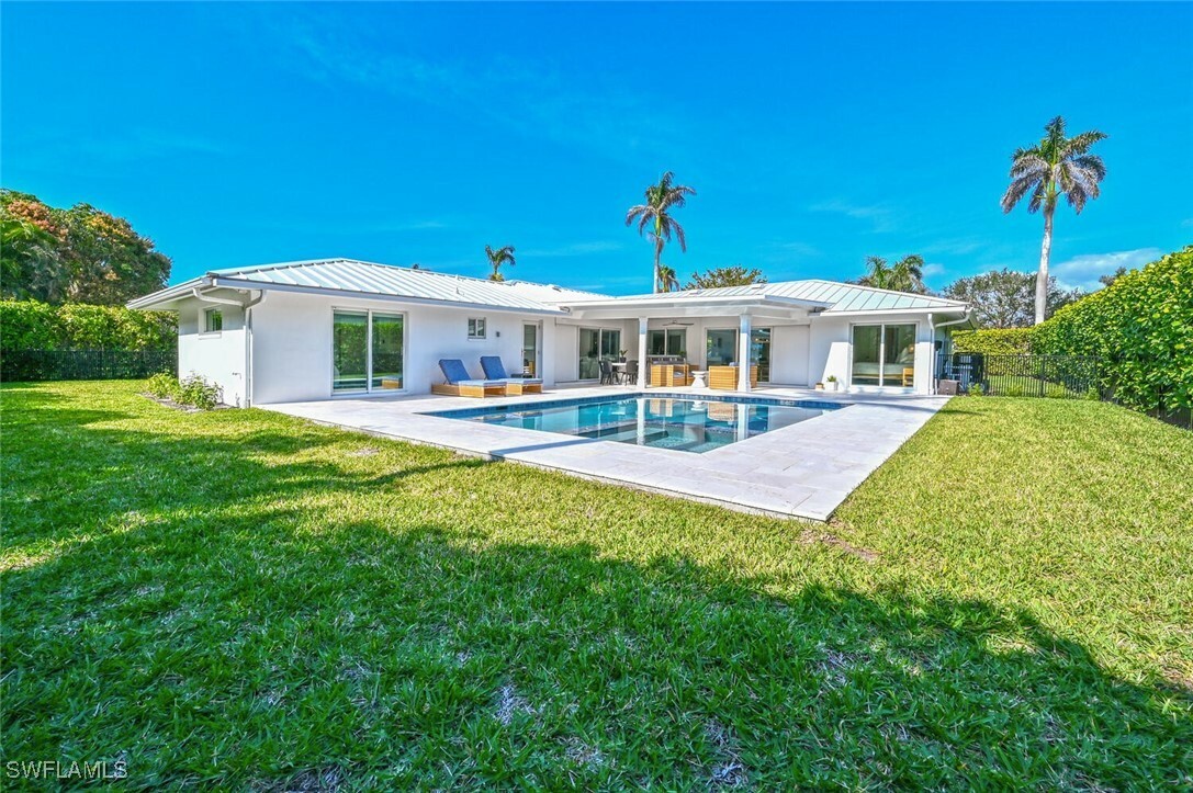 Property Photo: 646 Park Shore Drive FL 34103
